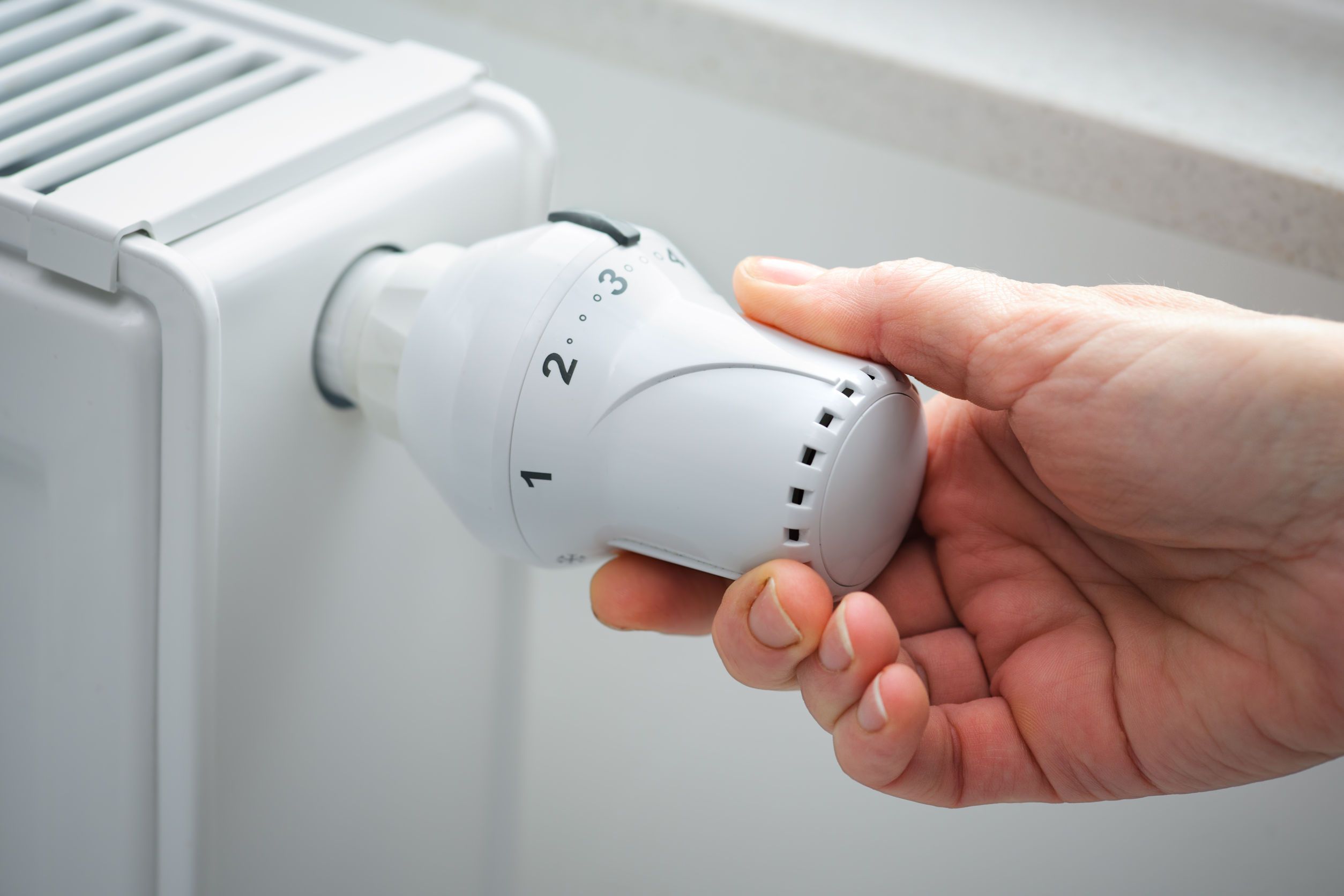 Comment régler le robinet thermostatique d'un radiateur avec le thermostat  d'ambiance ?